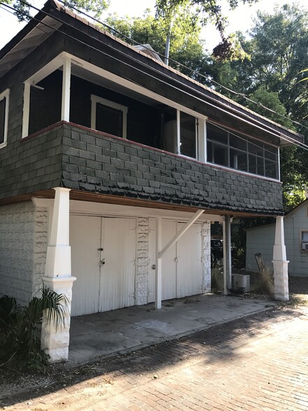 Building Photo - 416 10th Ave NE
