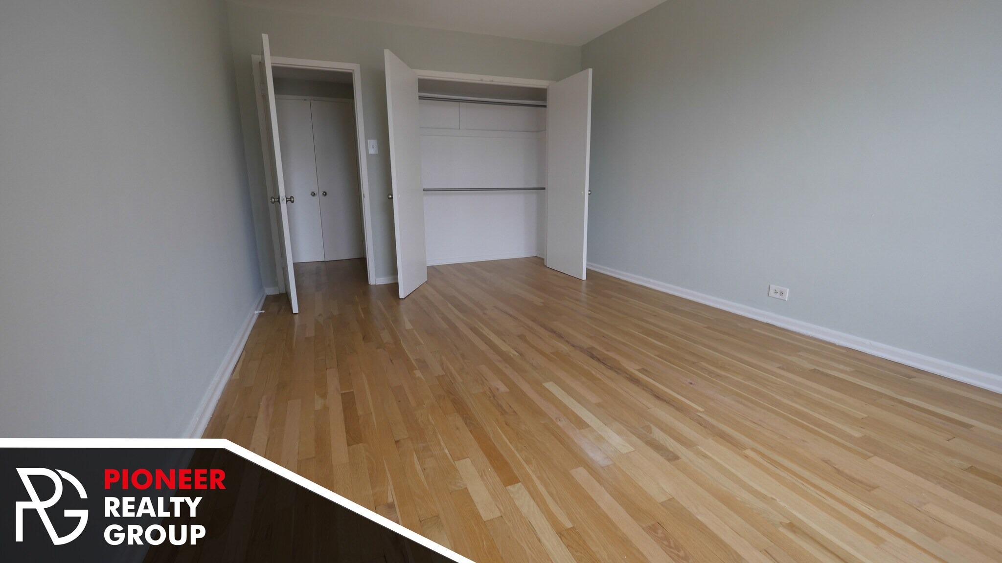 Building Photo - 433 W Wellington Ave