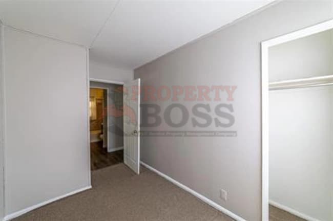 Building Photo - 606 N Calumet Ave