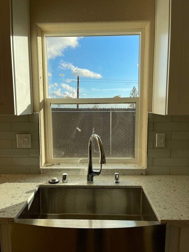 Building Photo - PA5524 A- Francis, Albert