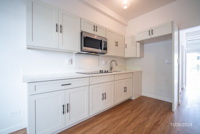 Building Photo - $2,100 / 1 Bed / 1 Bath / 410ft² – BOUTIQUE TERRAZZA