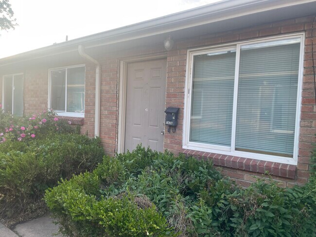 Building Photo - 1438 Clinton St