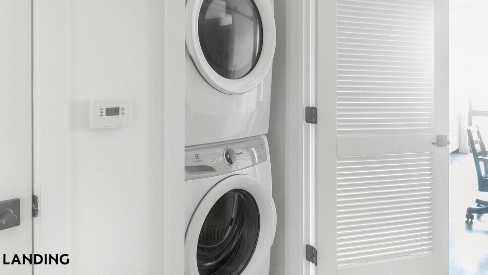 Building Photo - 1007 S Mint St