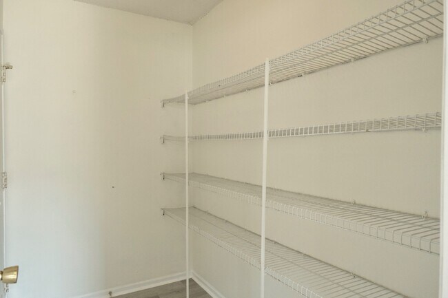 Building Photo - 6857 Maywood Cir