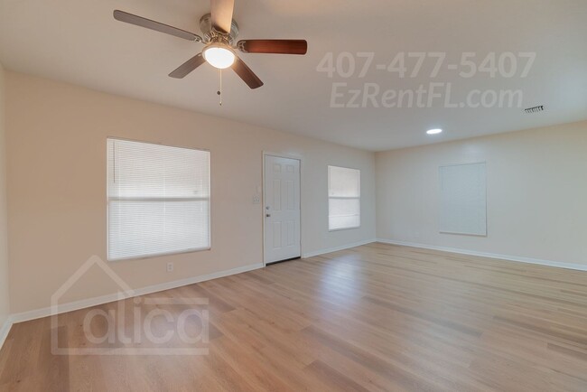 Building Photo - Newly Refreshed -  3 bedroom, 2 bath in We...