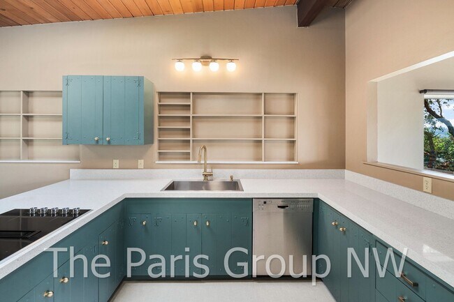 Building Photo - Extraordinary 4BR, 4200sf Mid Century Water View Home with Amazing Outdoor Spaces