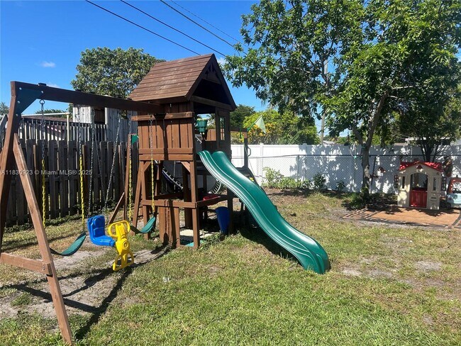 Building Photo - 11721 NW 32nd Manor