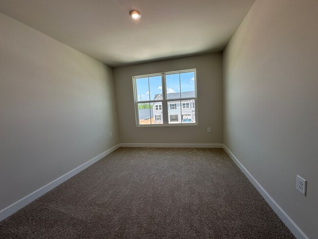 Building Photo - 127 Jameson Pk Dr