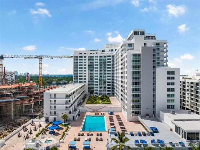 Building Photo - 5401 Collins Ave