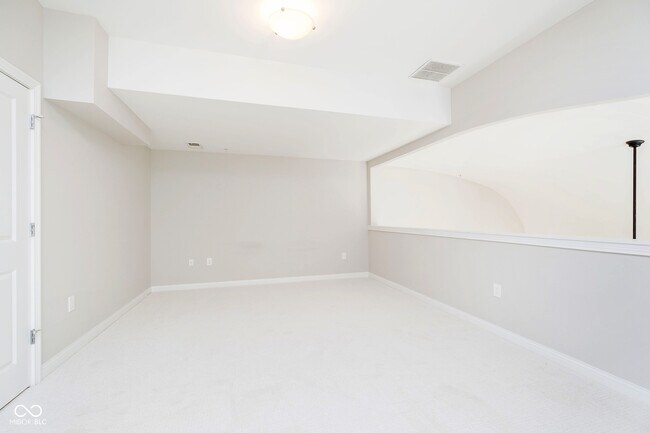 Building Photo - 350 N Meridian St