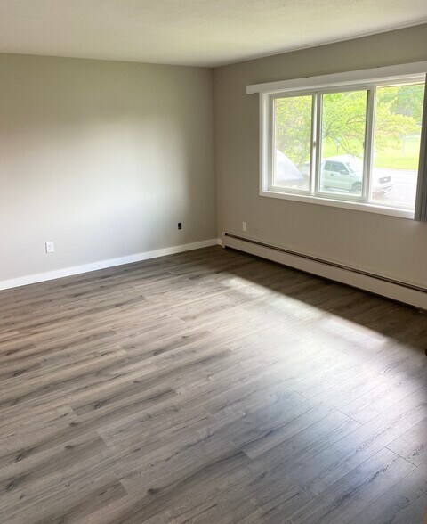 Living Room - 609 Market St S