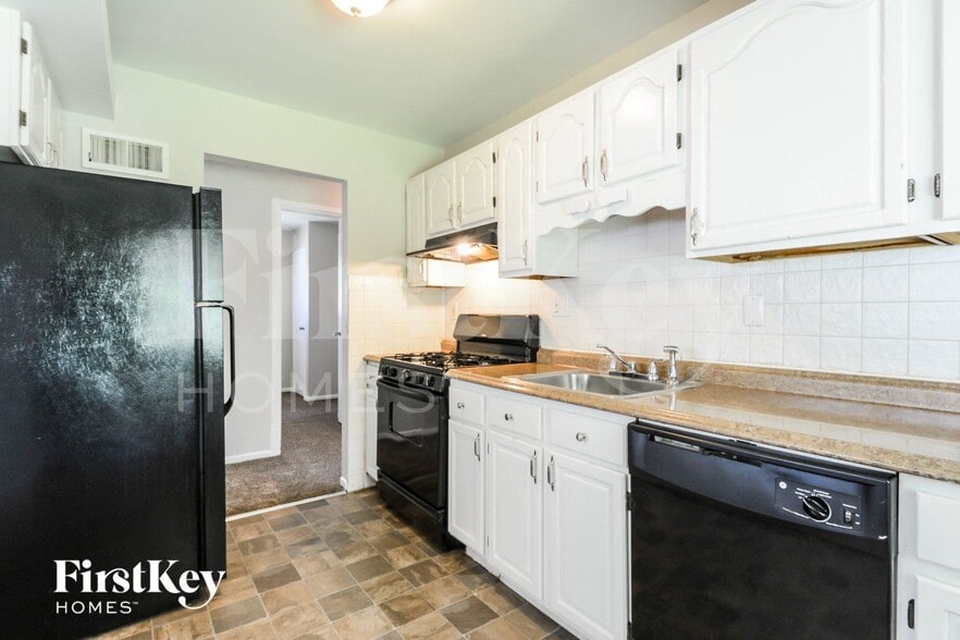 Building Photo - 755 Tyson Dr