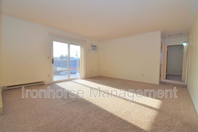 Building Photo - 809 W Villard St