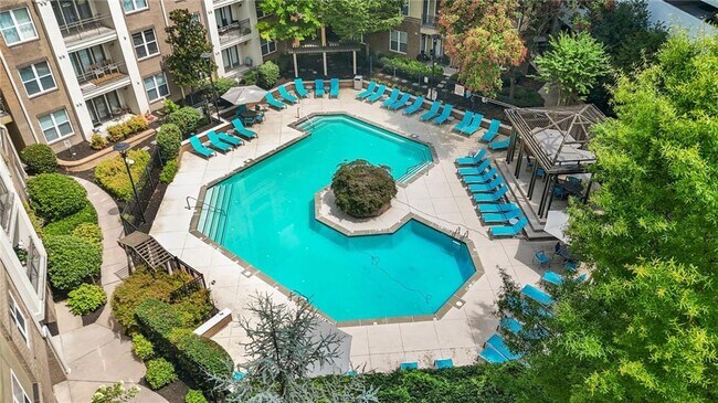 Building Photo - 390 17th St