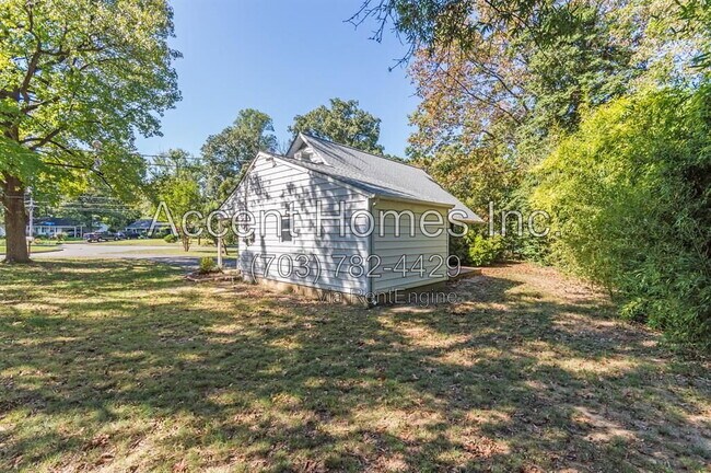 Building Photo - 5510 Trin St