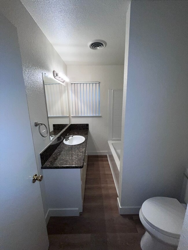 Building Photo - NICE DUPLEX IN CARMICHAEL!! $500 OFF FIRST MONTH'S RENT!!