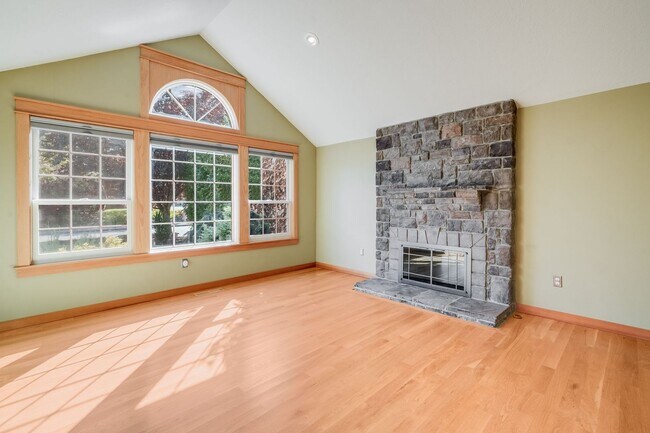 Building Photo - Beautiful 3 Bed, 2 Bath Rental Home in Bea...
