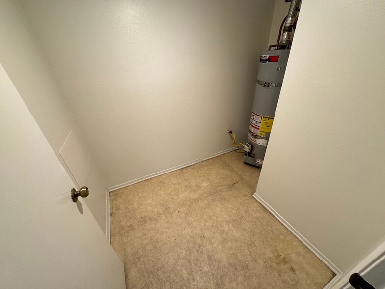 Building Photo - 4633 Vermont Pl