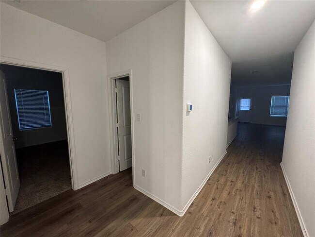 Building Photo - 502 Thunderstorm Ave