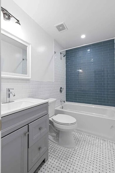 Building Photo - 307 W 136th St