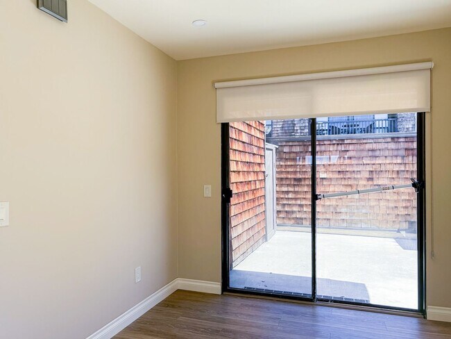 Building Photo - Luxurious Coastal Living: Fully Remodeled 3-Bed, 3.5-Bath with Ocean Views in Sea Point