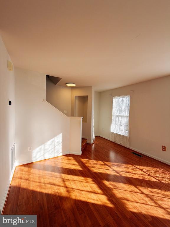 Building Photo - 43750 Tolamac Dr