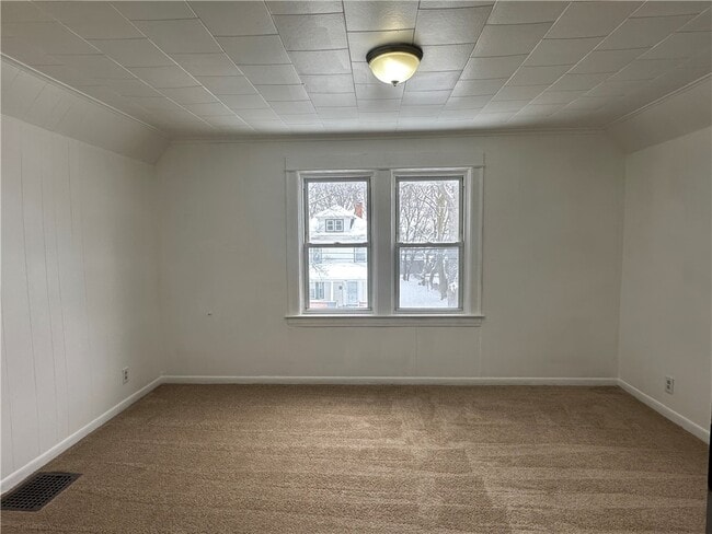 Building Photo - 557 Glide St