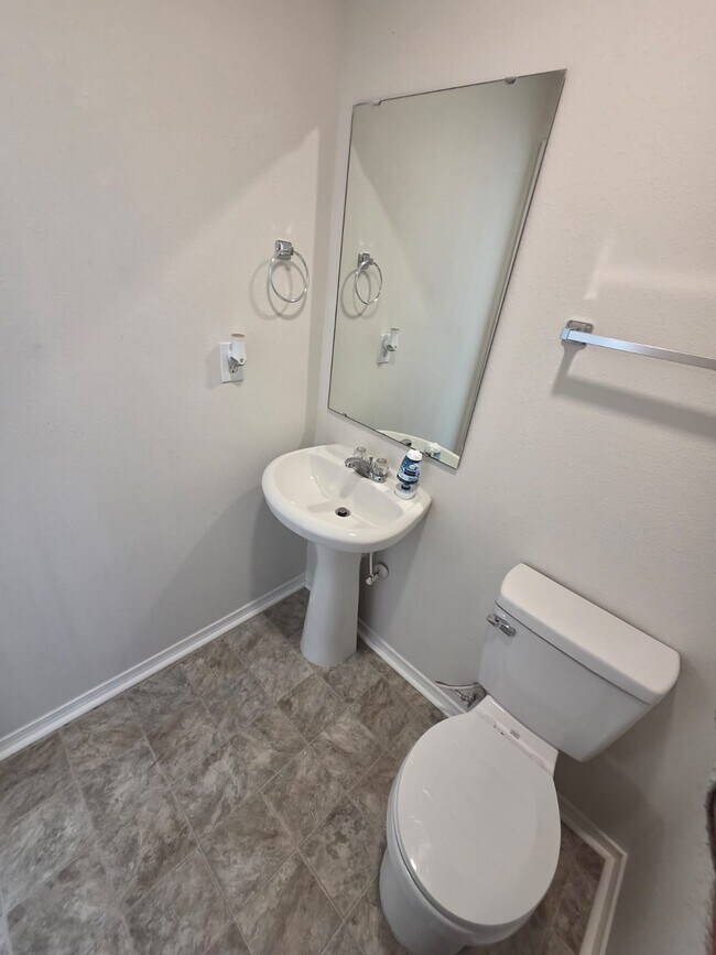 Building Photo - 2701 Buckleigh Dr