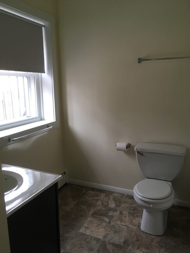 Building Photo - 33 Medford St