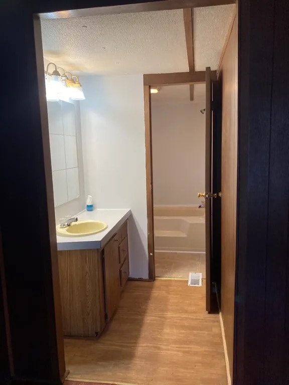 Building Photo - 3 Bedroom 2 Bathroom