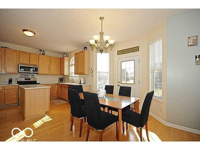 Building Photo - 1367 Hinault Way