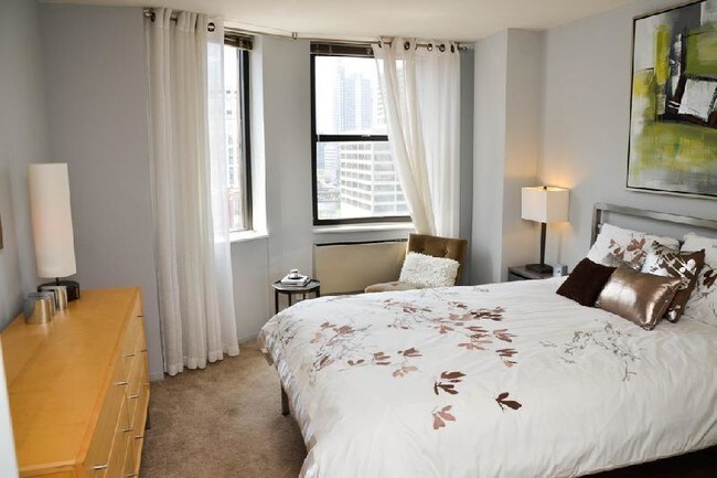 Building Photo - 471 W Huron St