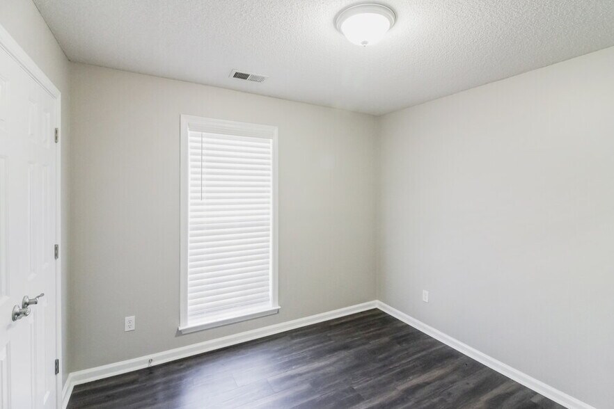 Building Photo - 6799 Showboat Ln