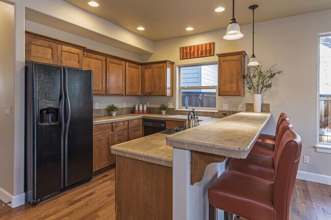 Building Photo - MOVE IN SPECIAL $500 OFF FIRST  MONTHS REN...