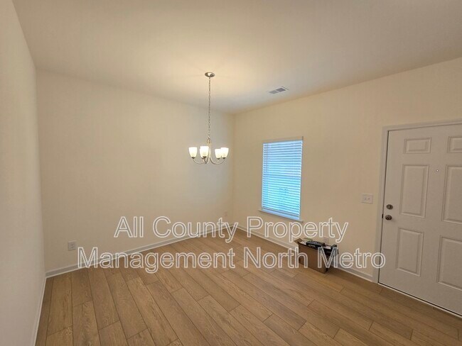 Building Photo - 142 Hadley Wy