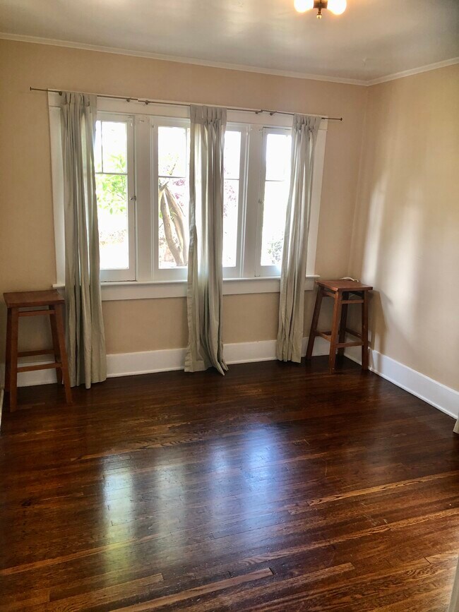 Building Photo - 654 Tularosa Dr