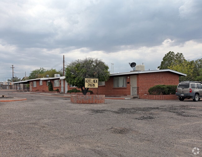 Primary Photo - Adelaide Park Apartments