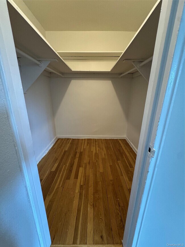 Building Photo - 700 Scarsdale Ave