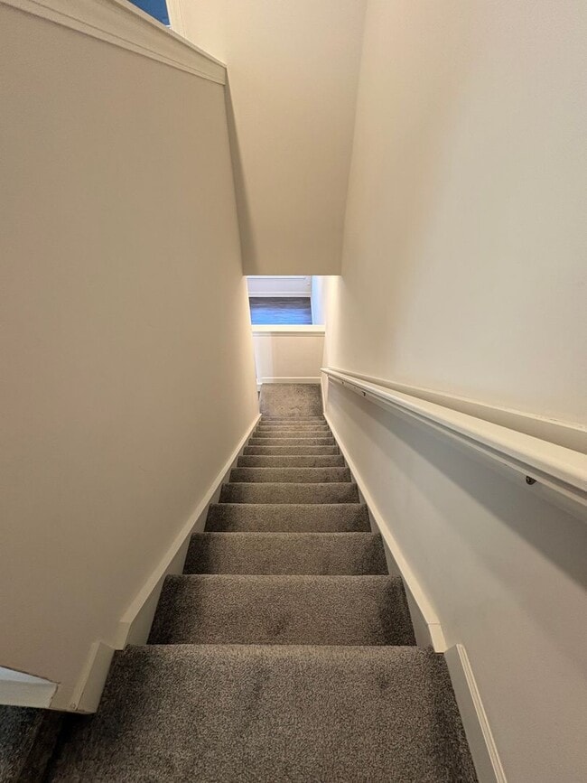 Building Photo - 3 Bedroom 2.5 Bath Townhome is the Madison Park area!!! $250 off the 1st Full Month's Rent!!!