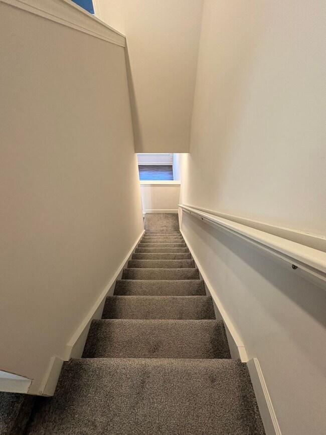 Building Photo - 3 Bedroom 2.5 Bath Townhome is the Madison Park area!!! $500 off the 1st Full Month's Rent!!!