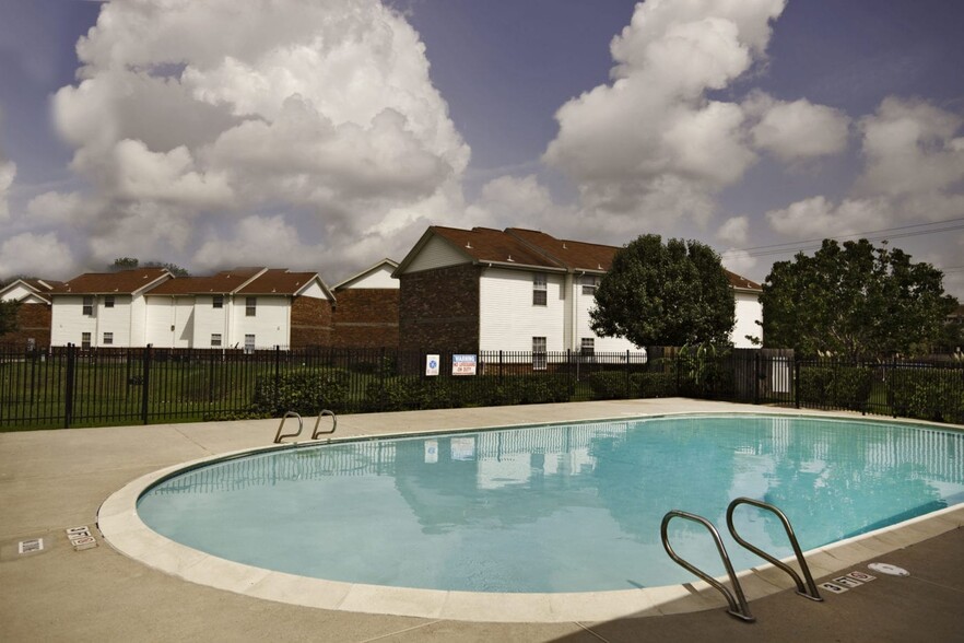 Building Photo - Meadowbrook Plaza Apartments