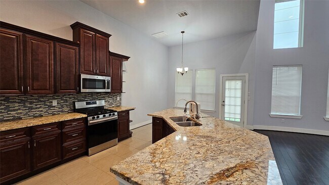 Building Photo - 3715 Aldridge Dr