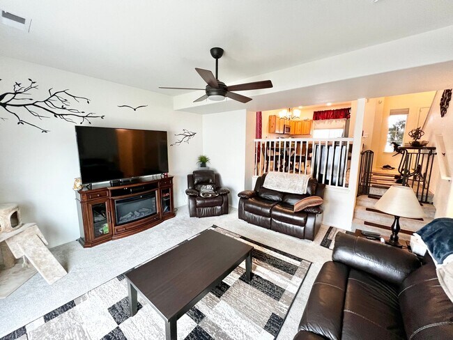 Building Photo - Spacious 4 Bed, 2 1/2 Bath House in Berthoud!