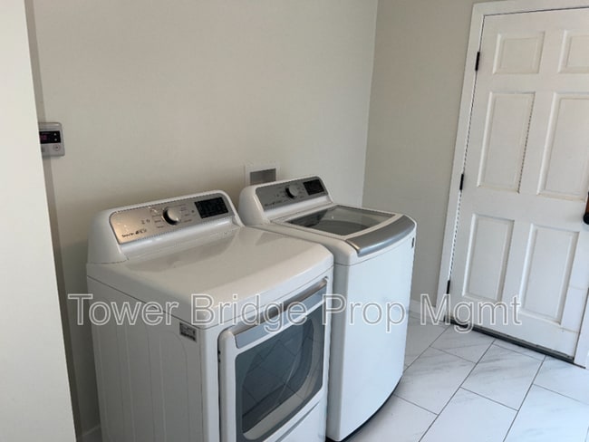 Building Photo - 5724 Callister Ave