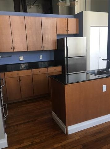 Modern Kitchen with Stainless Steel Appliances - 920 Poeyfarre St