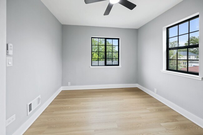 Building Photo - 1434 Circle Ave