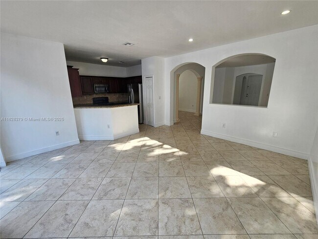 Building Photo - 5450 SW 165th Ct