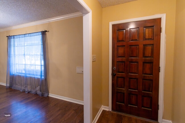 Building Photo - 1535 Primrose Dr
