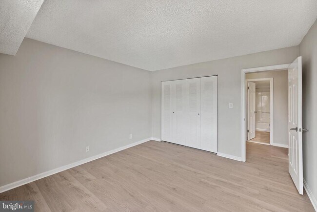 Building Photo - 3800 Powell Ln