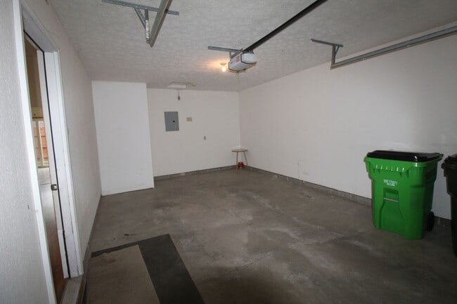 Building Photo - Two Bedroom Apartment